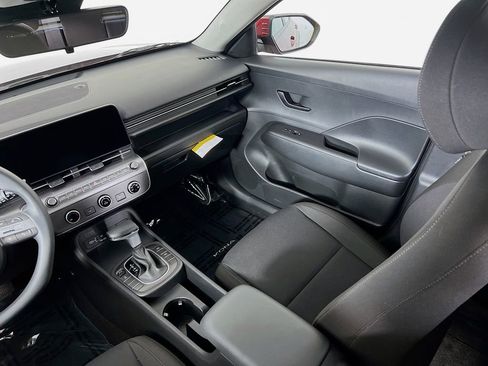 Certified 2025 Hyundai Kona SE image 21
