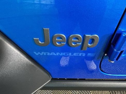 Used 2023 Jeep Wrangler Unlimited w/ Cold Weather Group AWD/4WD image 9