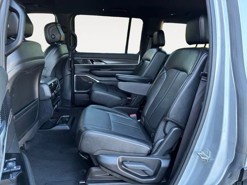 Used 2024 Jeep Wagoneer Series III AWD/4WD image 13