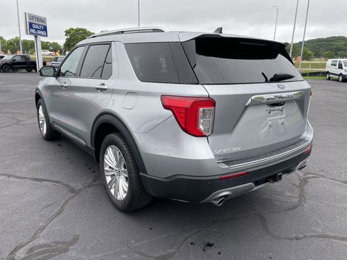 Used 2022 Ford Explorer Limited image 3
