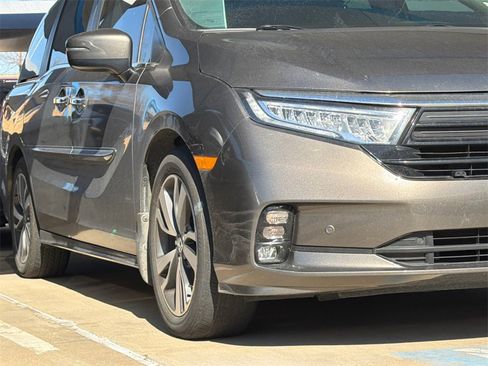 Used 2023 Honda Odyssey Touring image 3