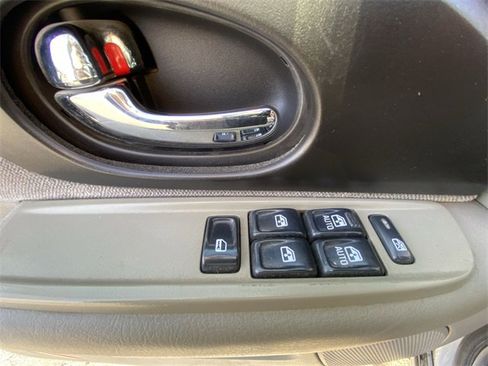 Used 2003 GMC Envoy SLE w/ Skid Plate Package image 13