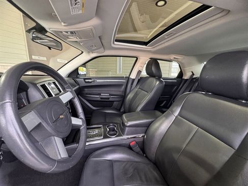 Used 2009 Chrysler 300 Touring image 12