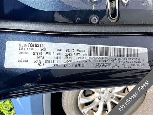 Used 2019 Jeep Cherokee Latitude w/ Cold Weather Group AWD/4WD image 28