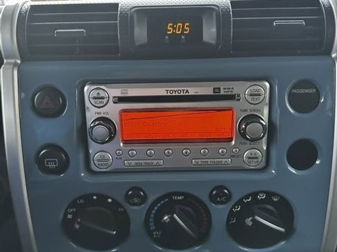 Used 2013 Toyota FJ Cruiser 4WD image 20