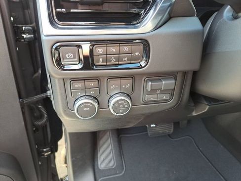 New 2026 GMC Yukon XL Elevation image 17