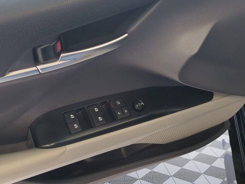 Used 2019 Toyota Camry FWD image 11
