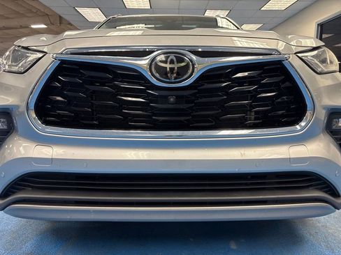 Used 2022 Toyota Highlander Platinum FWD image 15