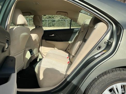 Used 2014 Toyota Camry LE image 11