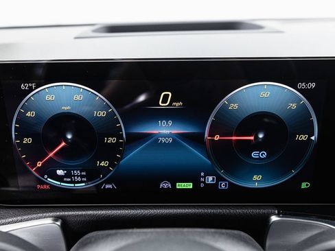 Used 2023 Mercedes-Benz EQB 300 4MATIC image 13