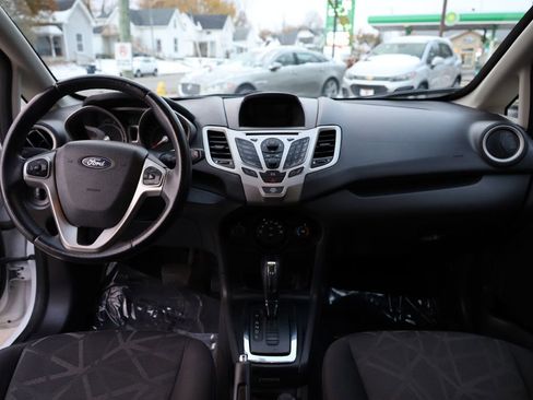 Used 2013 Ford Fiesta SE image 20