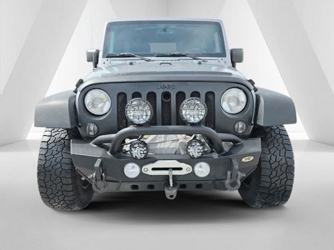 Used 2015 Jeep Wrangler Unlimited Rubicon image 2