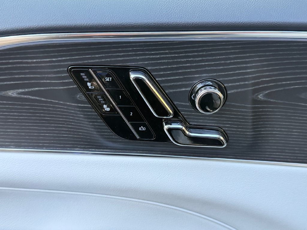 Used 2024 Cadillac Lyriq Luxury RWD image 10