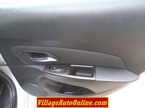 Used 2016 Chevrolet Cruze LT image 36