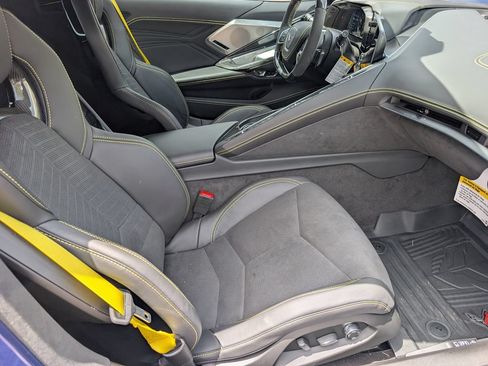 Used 2025 Chevrolet Corvette Z06 RWD image 12