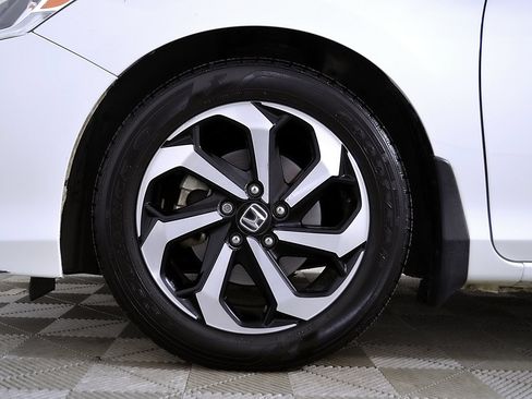 Used 2017 Honda Accord EX-L image 11