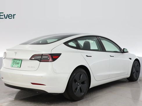Used 2022 Tesla Model 3 Long Range AWD/4WD image 3