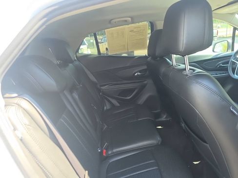 Used 2022 Buick Encore Preferred FWD image 31