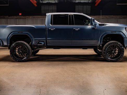 Used 2025 GMC Sierra 2500 Denali Ultimate image 11