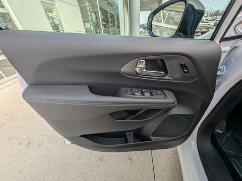 New 2026 Chrysler Pacifica Select image 36