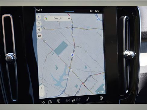 Certified 2025 Volvo XC40 B5 Plus w/ Protection Package Premier image 18