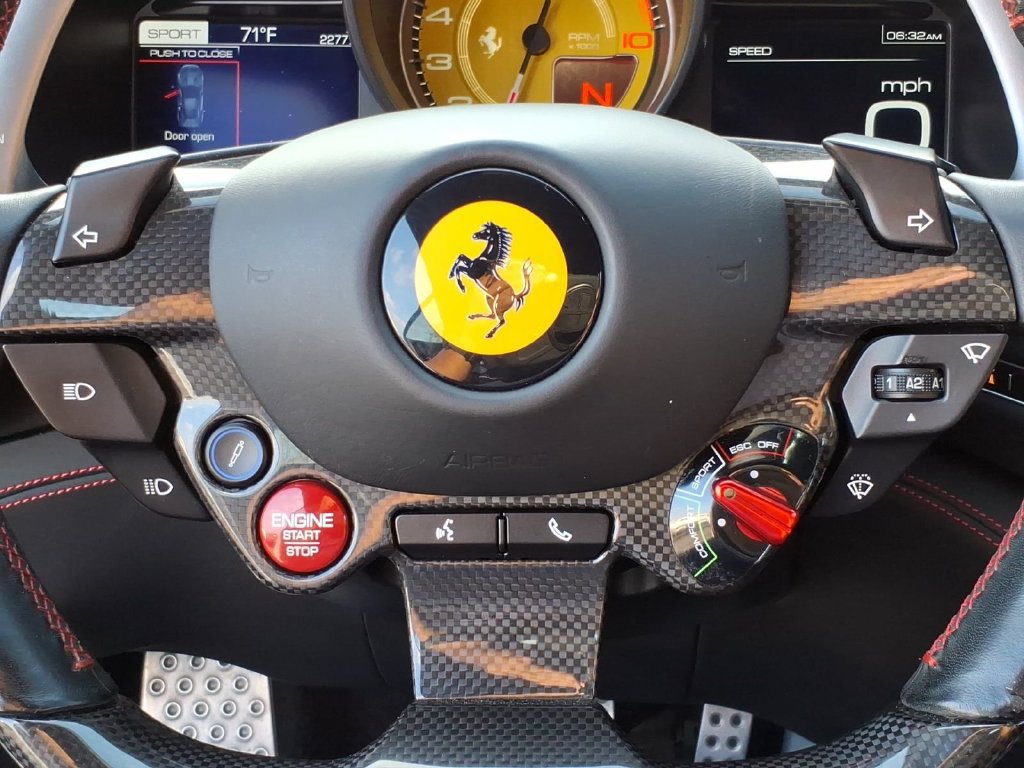Used 2019 Ferrari Portofino RWD image 14