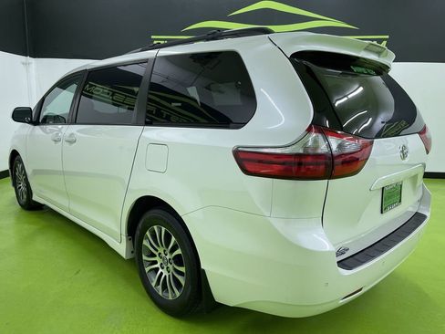 Used 2020 Toyota Sienna XLE image 7