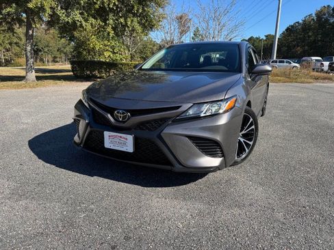 Used 2020 Toyota Camry SE image 27