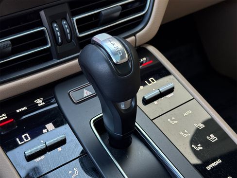 Used 2023 Porsche Macan image 23