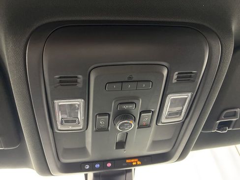 Used 2022 Chevrolet Tahoe High Country image 24