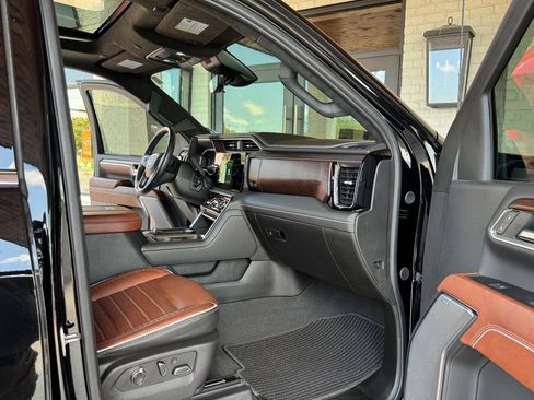 Used 2024 GMC Sierra 3500 Denali Ultimate AWD/4WD image 43