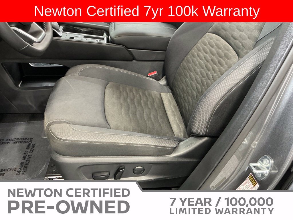 Used 2025 Nissan Pathfinder SV w/ SV Premium Package FWD image 16