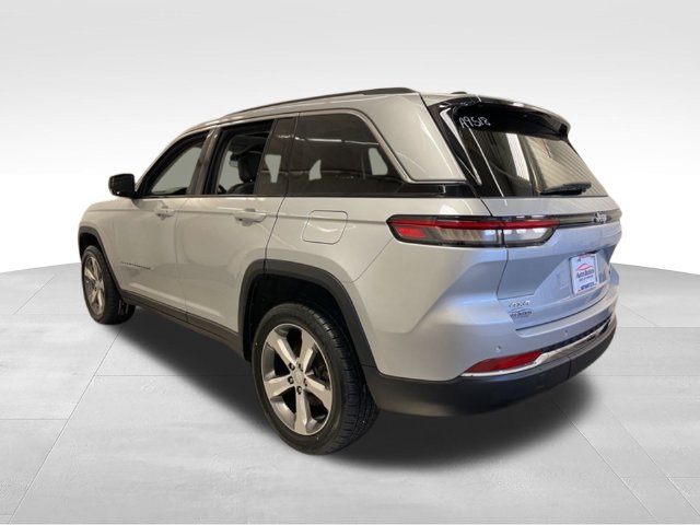 Used 2022 Jeep Grand Cherokee Limited AWD/4WD image 4