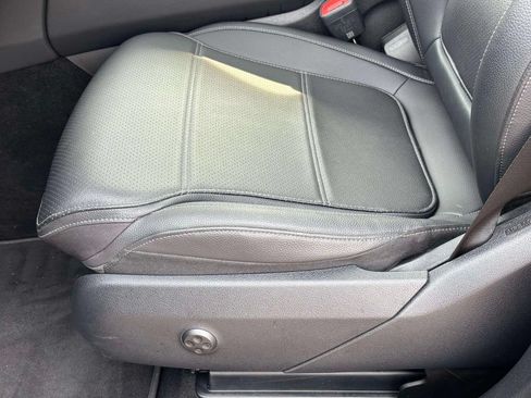Used 2025 Mercedes-Benz GLC 300 4MATIC image 4