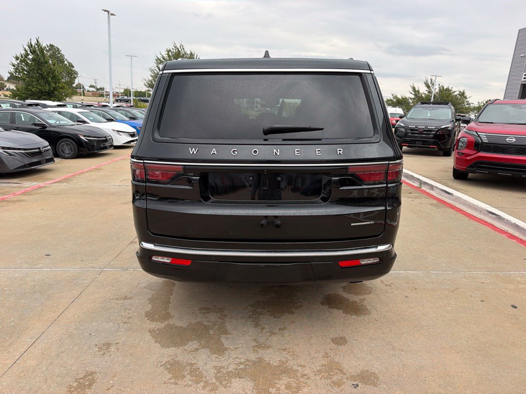 Used 2024 Jeep Wagoneer L Series II w/ Flexible Seating Group AWD/4WD image 4