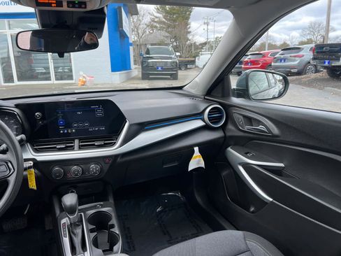 Certified 2025 Chevrolet Trax LS w/ LS Convenience Package image 36