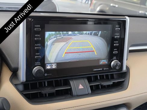 Used 2021 Toyota RAV4 XLE w/ Convenience Package FWD image 15