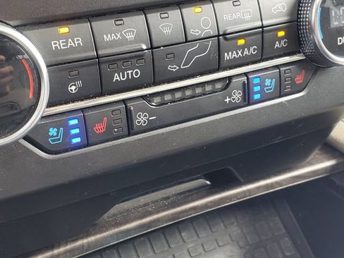 Used 2020 Ford Expedition Limited w/ Equipment Group 301A AWD/4WD image 22