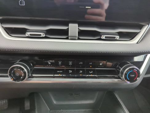 Used 2025 Chevrolet Equinox LT w/ Safety and Technology Package AWD/4WD image 20