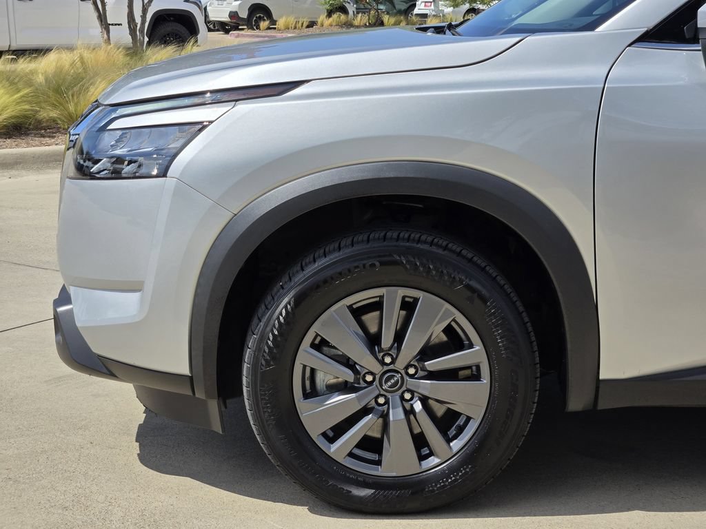 Used 2024 Nissan Pathfinder SV FWD image 7