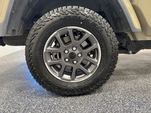 Used 2020 Jeep Gladiator Sport AWD/4WD image 13