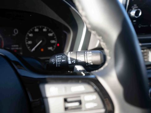 Used 2024 Honda Pilot Touring image 14