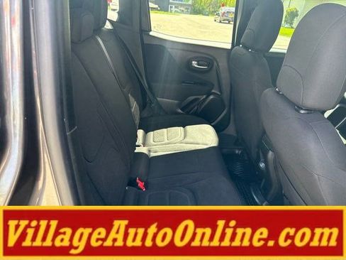 Used 2019 Jeep Renegade Latitude w/ Cold Weather Group AWD/4WD image 38