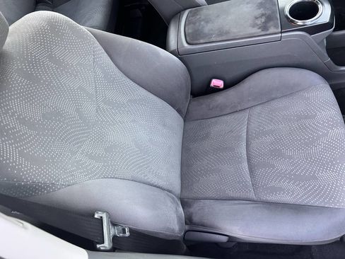 Used 2014 Toyota Prius V Five image 31