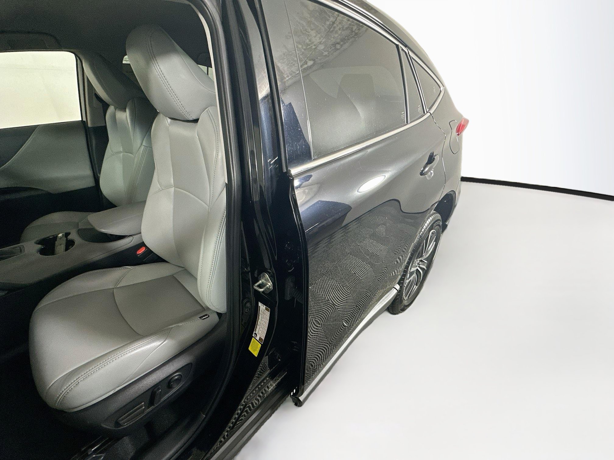 Used 2024 Toyota Venza LE AWD/4WD image 12