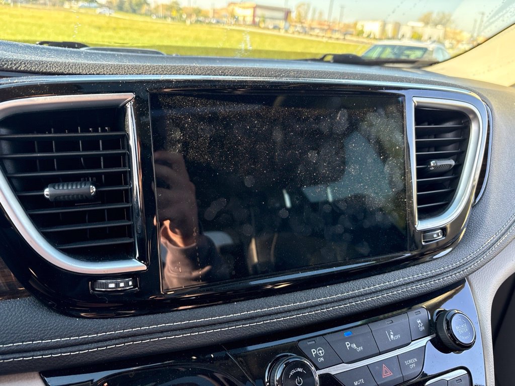 Used 2022 Chrysler Pacifica Limited FWD image 24