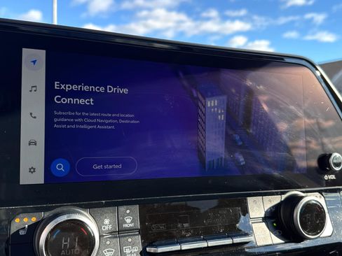 Used 2023 Toyota Highlander XLE image 23