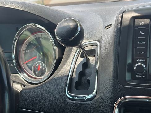 Used 2019 Dodge Grand Caravan SXT FWD image 18