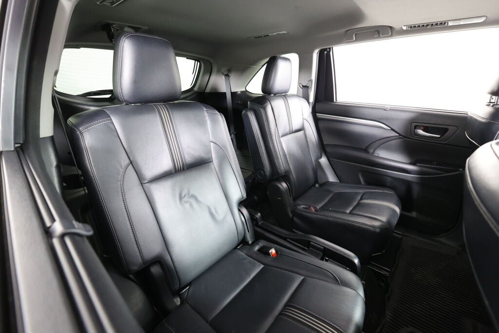 Used 2017 Toyota Highlander SE AWD/4WD image 22
