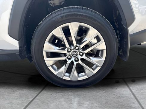 Used 2019 Toyota RAV4 Limited FWD image 20